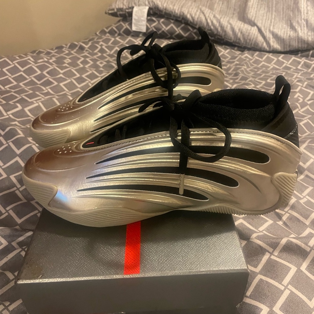 Futuristic Silver and Black Men's Sneakers James Harden Adidas size 9 Basketball